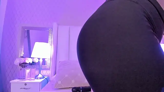 SophiaSmiiths  online show from 02/20/25, 08:25