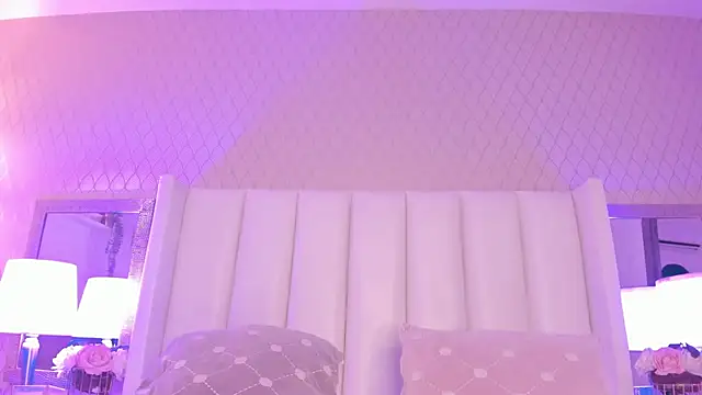 SophiaSmiiths  online show from 10/31/25, 09:05