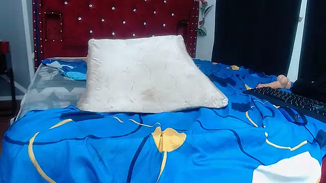 Snapshot of stephanieross202cl chatting on 02/23/25, 09:44 stephanieross202cl online show from 02/23/25, 09:44