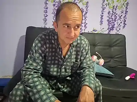 Snapshot of yazforeSolo chatting on 11/06/25, 02:40 yazforeSolo online show from 11/06/25, 02:40