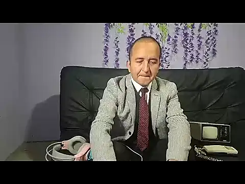 Snapshot of yazforeSolo chatting on 11/10/25, 02:38 yazforeSolo online show from 11/10/25, 02:38