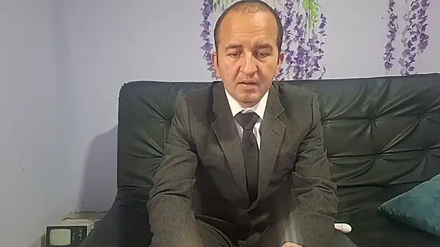 Snapshot of yazforeSolo chatting on 11/20/25, 02:28 yazforeSolo online show from 11/20/25, 02:28