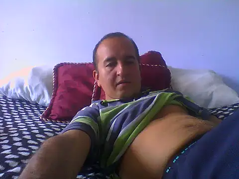 Snapshot of yazforeSolo chatting on 11/30/25, 04:11 yazforeSolo online show from 11/30/25, 04:11