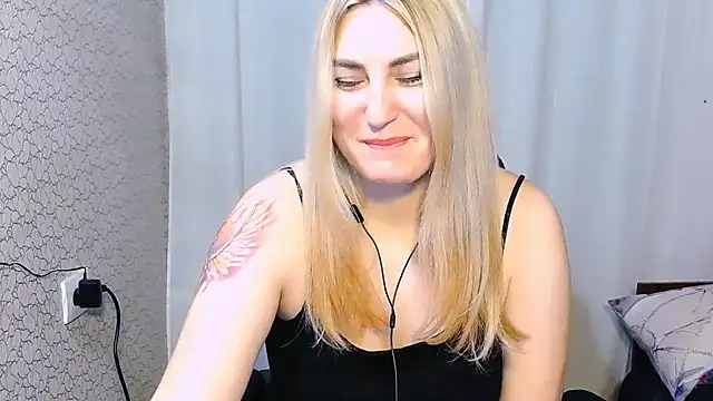 Snapshot of JaneLaJewel chatting on 11/09/25, 02:59 JaneLaJewel online show from 11/09/25, 02:59