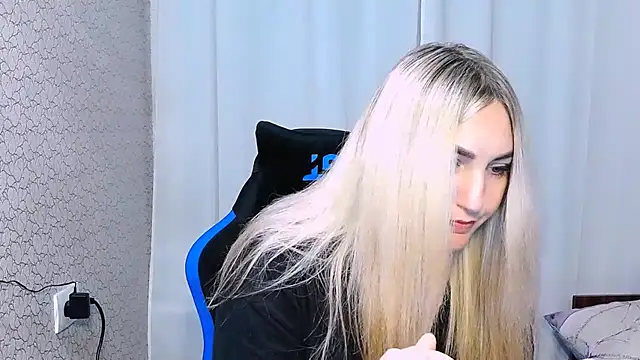 Snapshot of JaneLaJewel chatting on 11/12/25, 02:39 JaneLaJewel online show from 11/12/25, 02:39