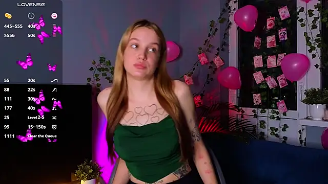 Snapshot of Sweet_Evva chatting on 02/10/25, 04:47 Sweet Evva online show from 02/10/25, 04:47