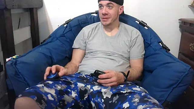 ScubaStevex online show from 02/20/25, 04:03