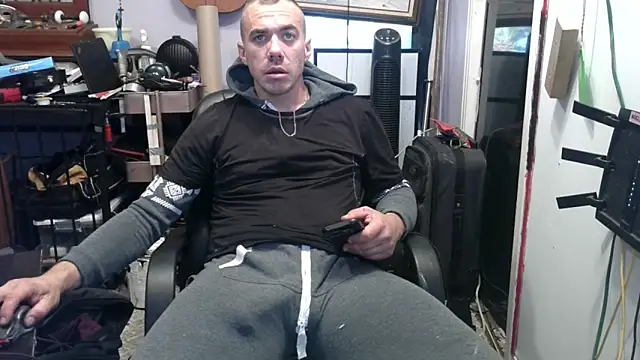 ScubaStevex online show from 11/07/25, 04:29