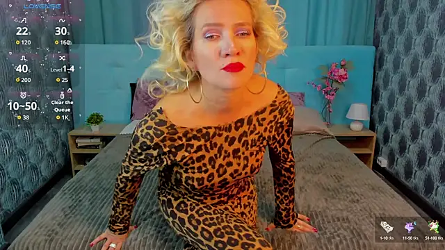 Luna  Lewis online show from 10/08/25, 08:12