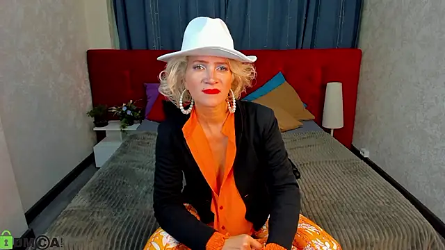 Luna  Lewis online show from 02/17/26, 09:39