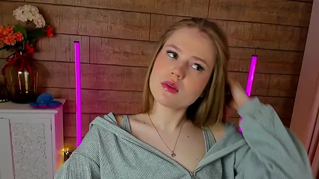 SelinSwarovski online show from 03/02/25, 04:21