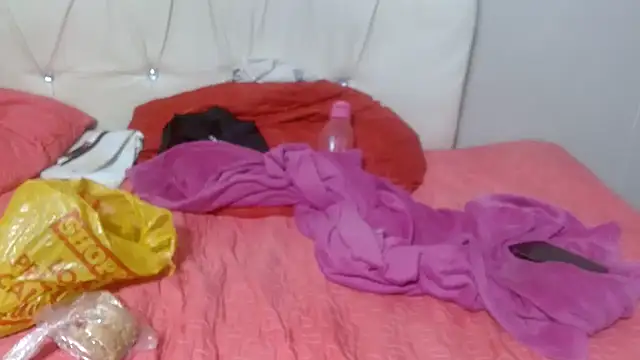 Snapshot of AuntyBigMadam87 chatting on 09/17/25, 06:53 AuntyBigMadam87 online show from 09/17/25, 06:53