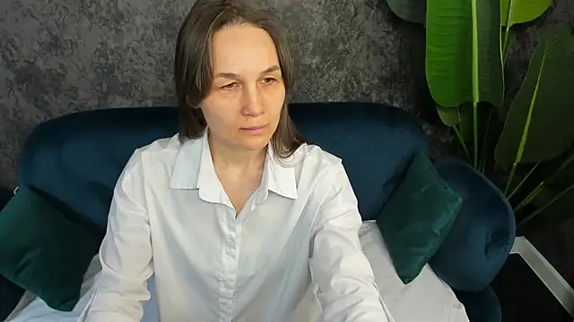 Lillian White online show from 03/18/25, 07:08