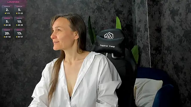 Lillian White online show from 10/10/25, 11:59