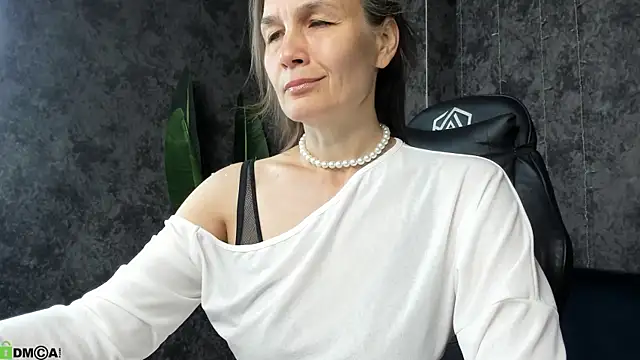 Lillian White online show from 07/15/26, 01:00