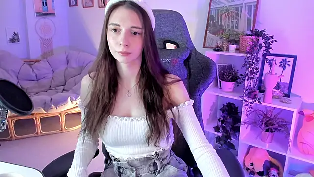 AveAngela online show from 12/23/24, 09:38