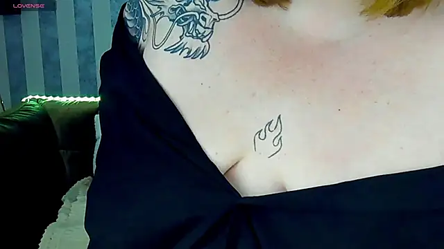 Snapshot of ZaraReignn chatting on 12/27/24, 12:39 ZaraReignn online show from 12/27/24, 12:39