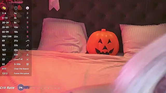 Snapshot of ZaraReignn chatting on 10/26/25, 08:37 ZaraReignn online show from 10/26/25, 08:37