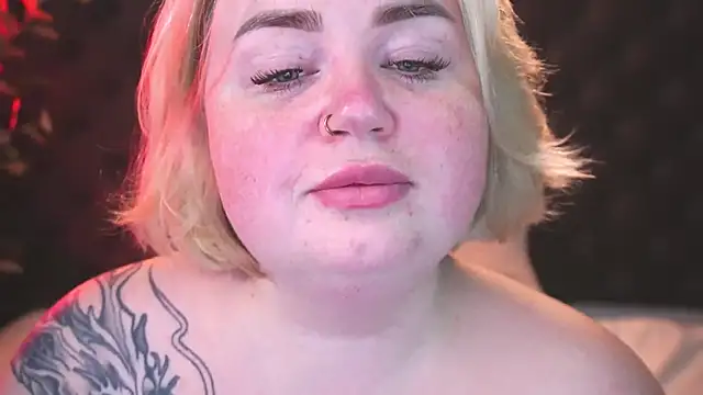 Snapshot of ZaraReignn chatting on 11/09/25, 08:18 ZaraReignn online show from 11/09/25, 08:18