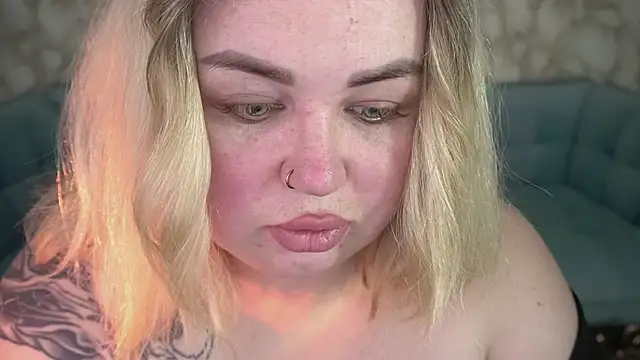 ZaraReignn online show from 04/13/26, 07:52