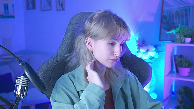 LuxRayi online show from 12/17/24, 05:40