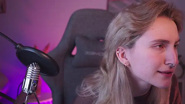 LuxRayi online show from 01/13/25, 05:55