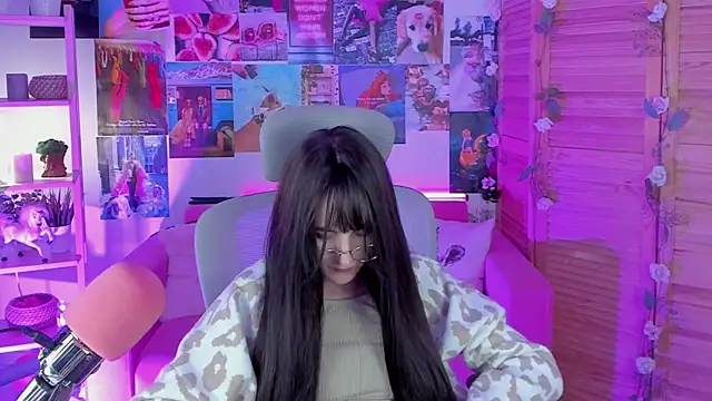 LuxRayi online show from 02/07/25, 11:55