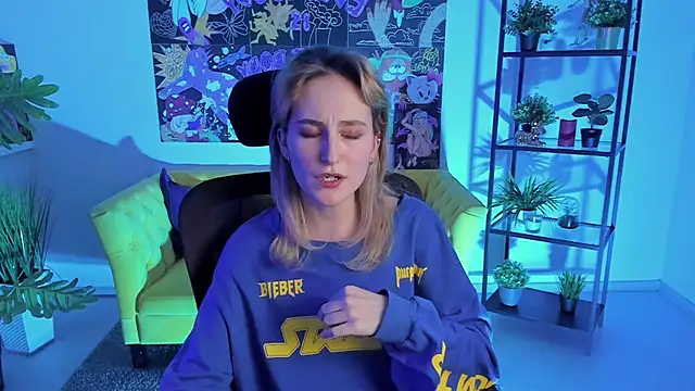 LuxRayi online show from 02/21/25, 12:27