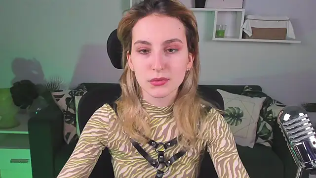 LuxRayi online show from 03/02/25, 05:58