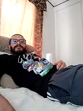 Snapshot of hairyserious chatting on 03/02/25, 09:01 hairyserious online show from 03/02/25, 09:01