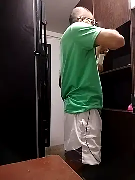 Snapshot of hairyserious chatting on 03/04/25, 04:06 hairyserious online show from 03/04/25, 04:06