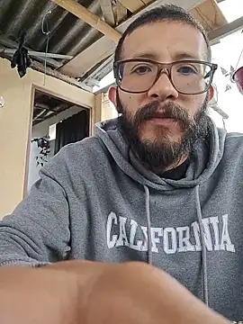 Snapshot of hairyserious chatting on 12/05/25, 12:58 hairyserious online show from 12/05/25, 12:58