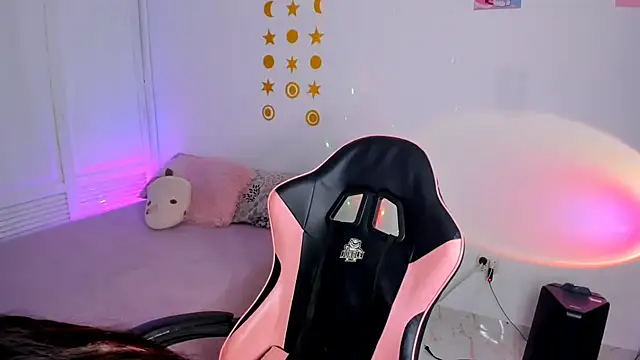 Snapshot of Kaoriyoshii chatting on 11/23/25, 07:13 Kaoriyoshii online show from 11/23/25, 07:13