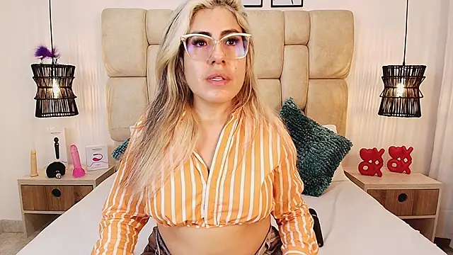 AdharaSmithh online show from 03/03/25, 05:18