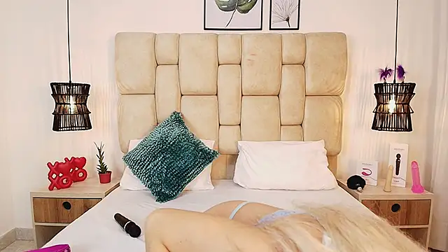 AdharaSmithh online show from 03/18/25, 03:42