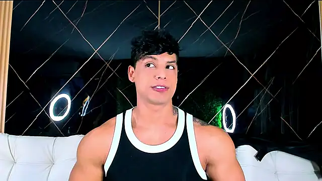 Owen Muzcle online show from 01/11/26, 01:32