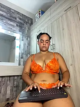 Violetrousse online show from 12/16/25, 07:41