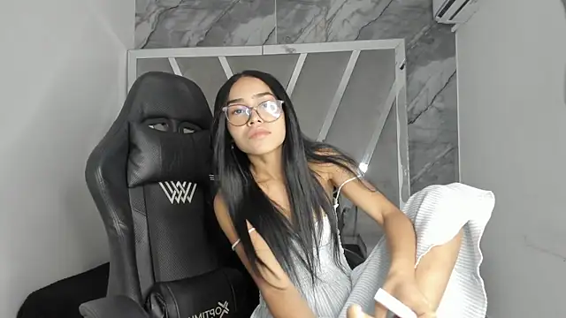 Mia petite01 online show from 05/21/26, 09:11