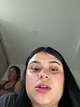 Snapshot of alissonfernandez_ chatting on 02/13/25, 12:02 alissonfernandez online show from 02/13/25, 12:02