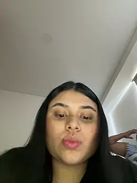 Snapshot of alissonfernandez_ chatting on 02/20/25, 06:02 alissonfernandez online show from 02/20/25, 06:02