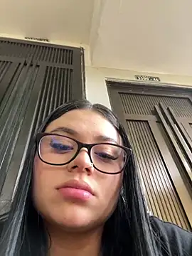 alissonfernandez  online show from 05/18/26, 08:36