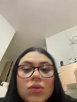 Snapshot of alissonfernandez_ chatting on 06/21/26, 08:44 alissonfernandez online show from 06/21/26, 08:44