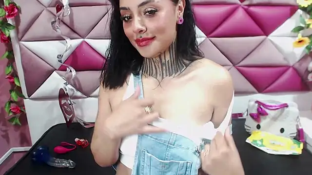 Snapshot of Lovely_celeste chatting on 02/11/25, 03:18 Lovely celeste online show from 02/11/25, 03:18