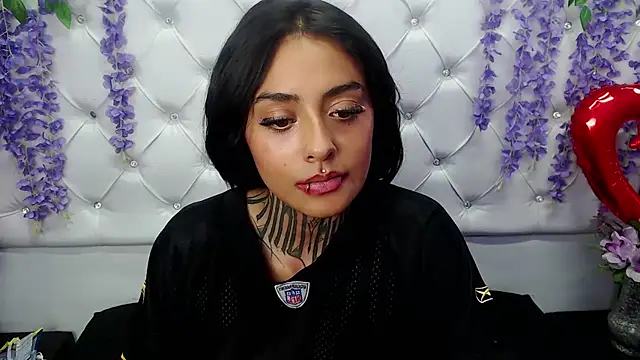 Snapshot of Lovely_celeste chatting on 03/11/25, 09:13 Lovely celeste online show from 03/11/25, 09:13