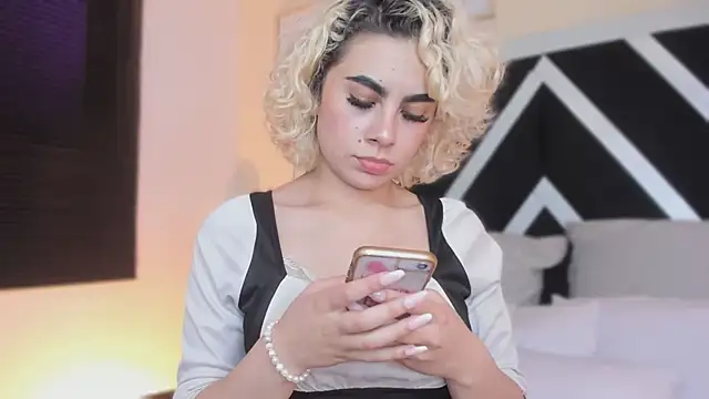 Snapshot of marian_pinzon chatting on 11/12/25, 01:28 marian pinzon online show from 11/12/25, 01:28