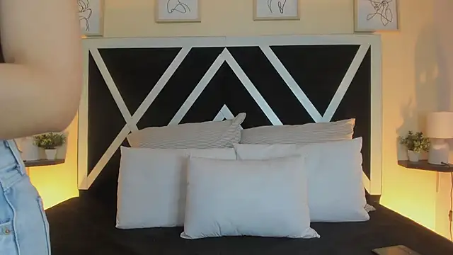 Snapshot of marian_pinzon chatting on 11/13/25, 02:32 marian pinzon online show from 11/13/25, 02:32