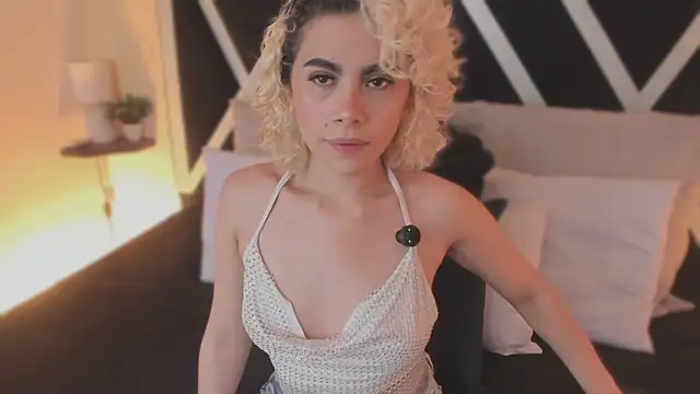 Snapshot of marian_pinzon chatting on 11/18/25, 02:39 marian pinzon online show from 11/18/25, 02:39