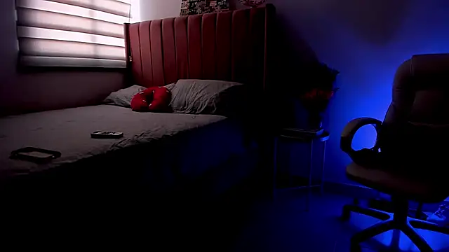 Snapshot of Ninamirley chatting on 12/16/24, 08:05 Ninamirley online show from 12/16/24, 08:05