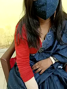 Snapshot of Simran-Kudi chatting on 12/25/24, 04:12 Simran-Kudi online show from 12/25/24, 04:12