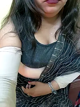 Snapshot of Simran-Kudi chatting on 01/10/25, 04:33 Simran-Kudi online show from 01/10/25, 04:33